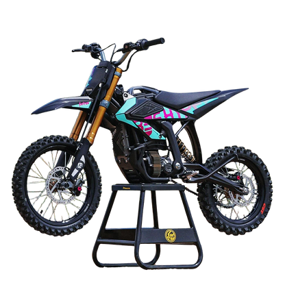 surron hyperbee pitbike auf ständer